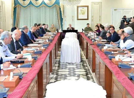 Government officials and ministers seated around a long conference table in Islamabad, discussing the extension of austerity measures and revised business hours until June 30, 2026.