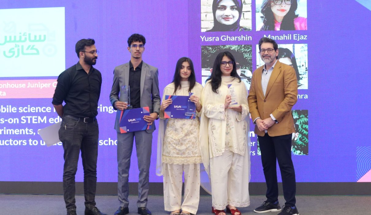 Students receiving certificates and recognition at the SparkTank Cohort 3 graduation ceremony in Lahore, showcasing young entrepreneurs alongside mentors and Beaconhouse leadership during the startup showcase event.