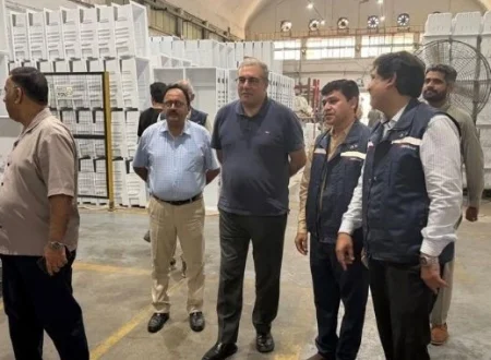 Federal Climate Secretary Awais Manzur Sumra and officials tour Dawlance’s Karachi manufacturing facility to review sustainable and ozone-safe refrigerator production.